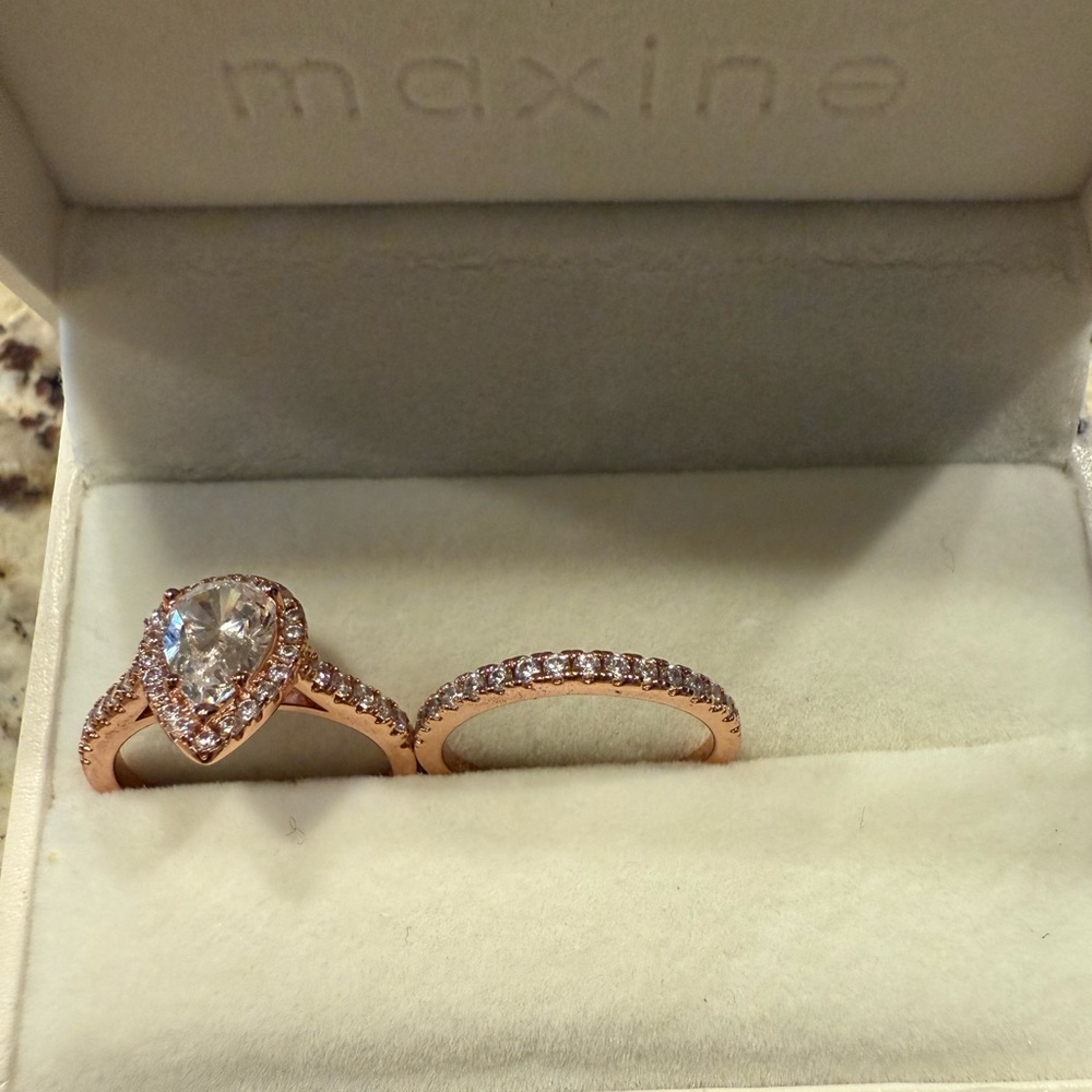 Rose Gold Teardrop Ring Set